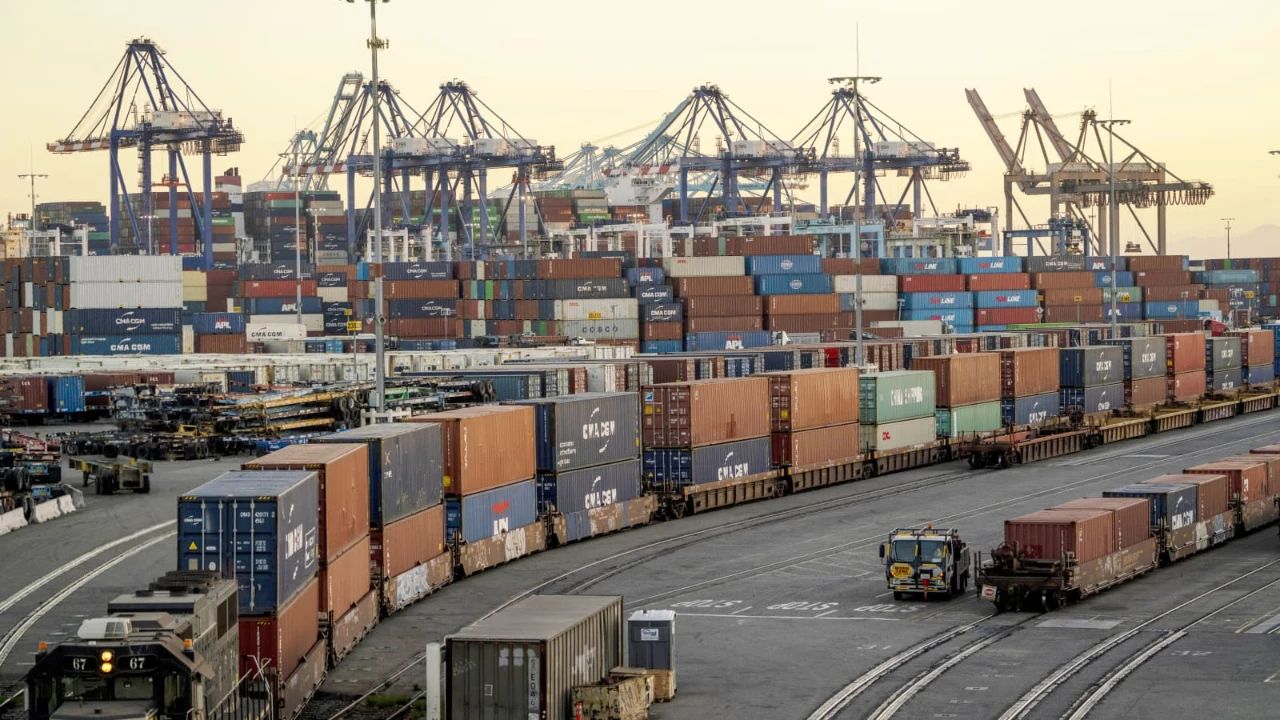 262.2萬(wàn)TEU！歷史第二！美國(guó)集裝箱進(jìn)口量激增！